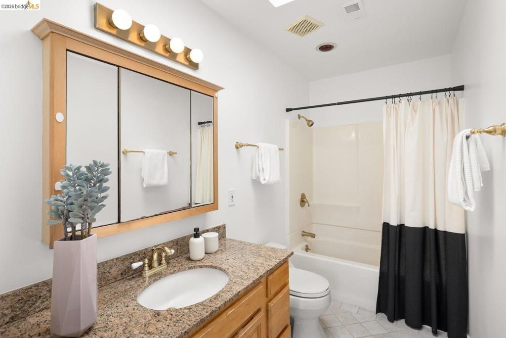Image 20 of property listing at 2614 Warring St 9, Berkeley, CA 94704
