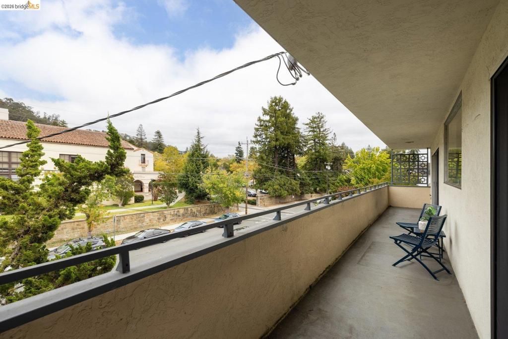 Image 21 of property listing at 2614 Warring St 9, Berkeley, CA 94704