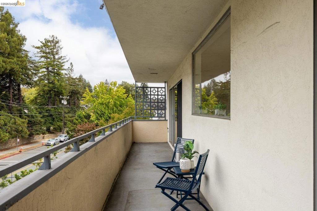 Image 22 of property listing at 2614 Warring St 9, Berkeley, CA 94704