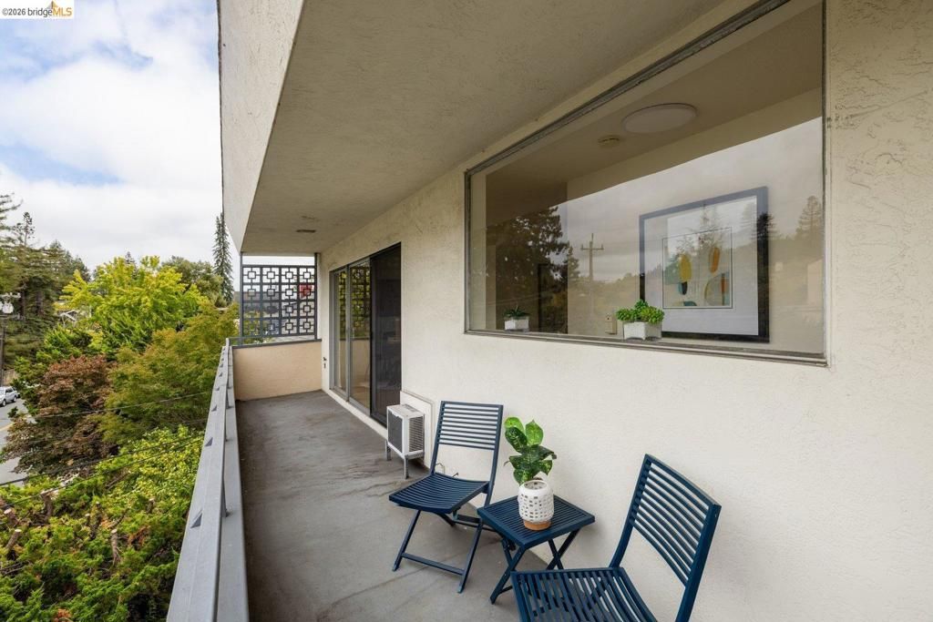 Image 23 of property listing at 2614 Warring St 9, Berkeley, CA 94704