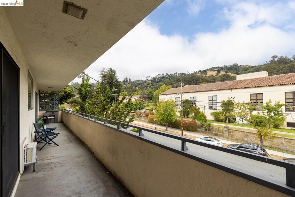 Image 24 of property listing at 2614 Warring St 9, Berkeley, CA 94704