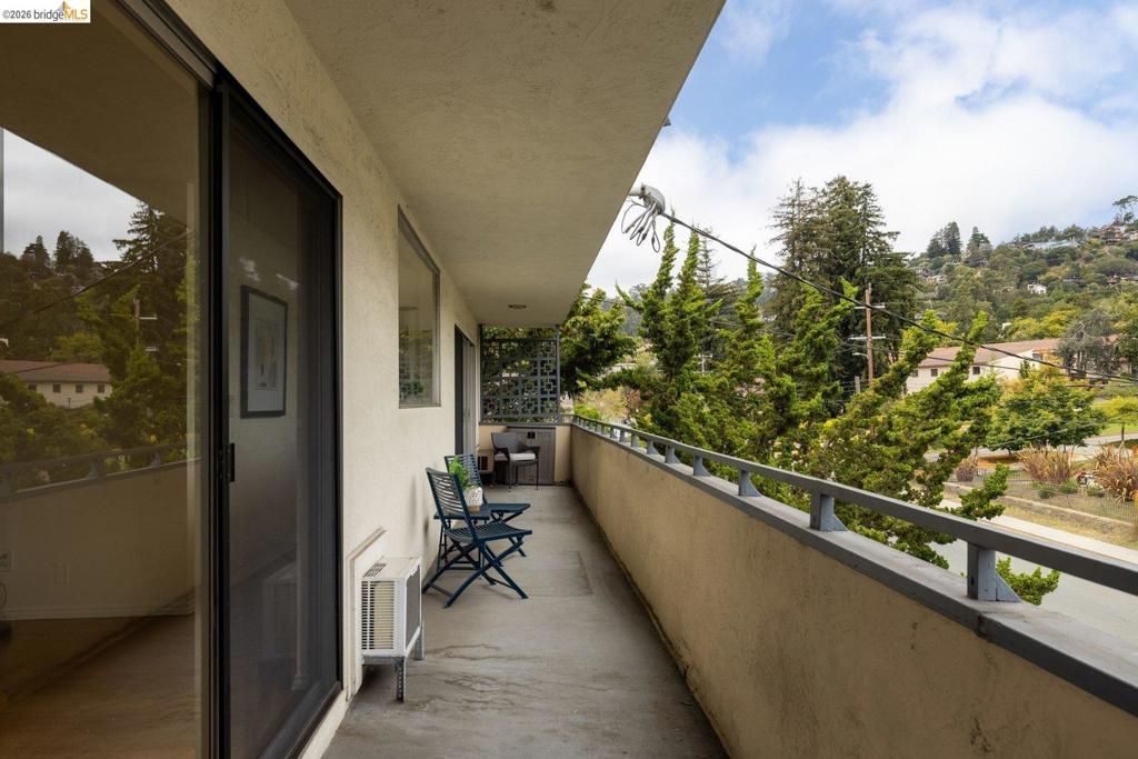 Image 25 of property listing at 2614 Warring St 9, Berkeley, CA 94704
