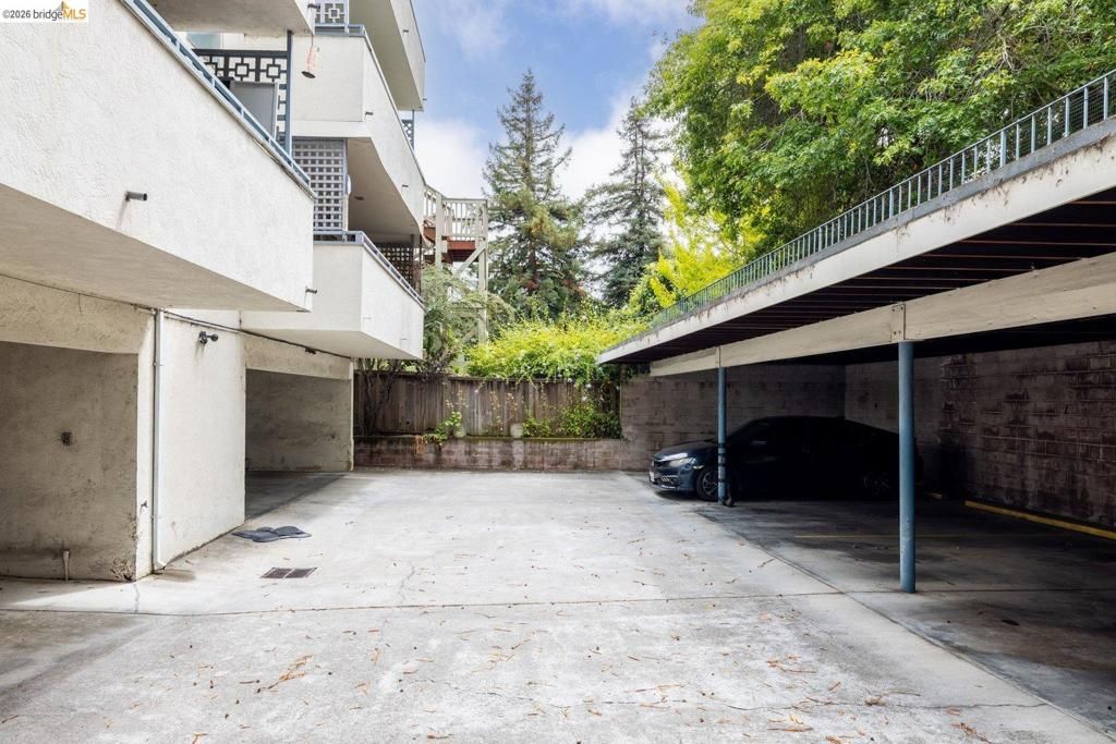 Image 28 of property listing at 2614 Warring St 9, Berkeley, CA 94704