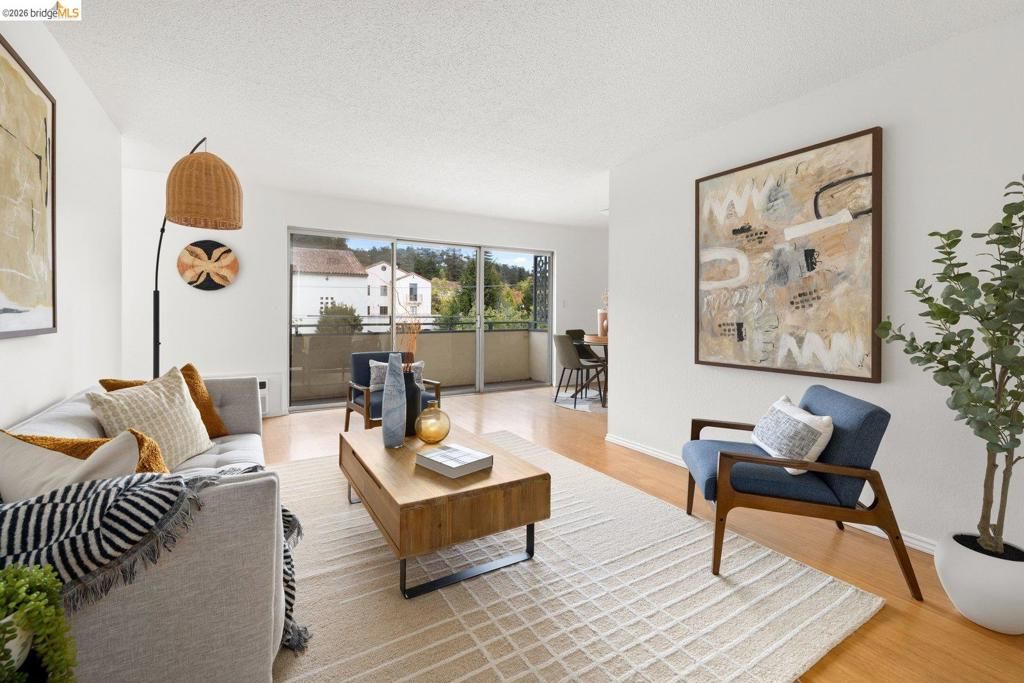 Image 3 of property listing at 2614 Warring St 9, Berkeley, CA 94704