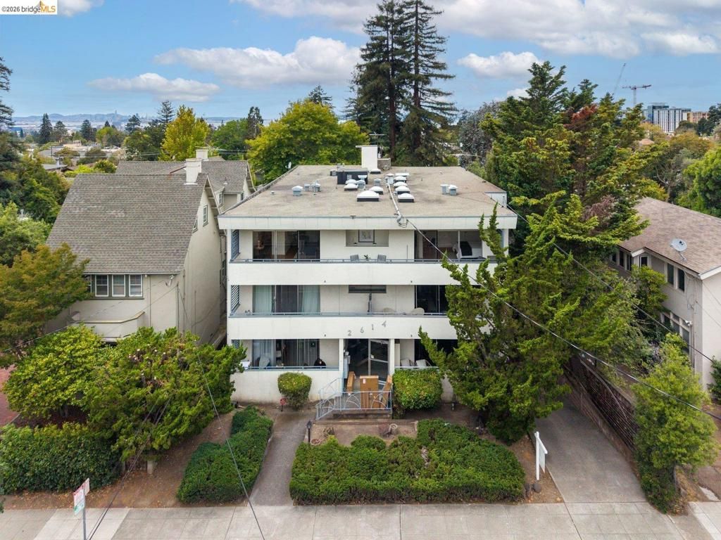 Image 30 of property listing at 2614 Warring St 9, Berkeley, CA 94704
