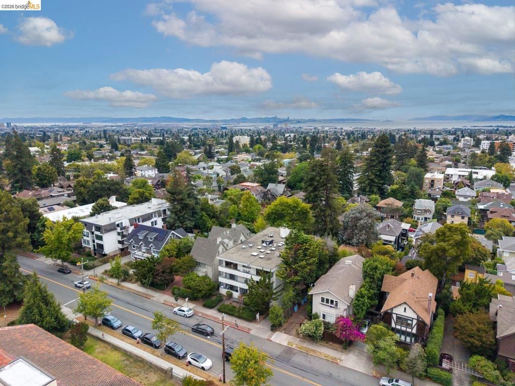 Image 32 of property listing at 2614 Warring St 9, Berkeley, CA 94704