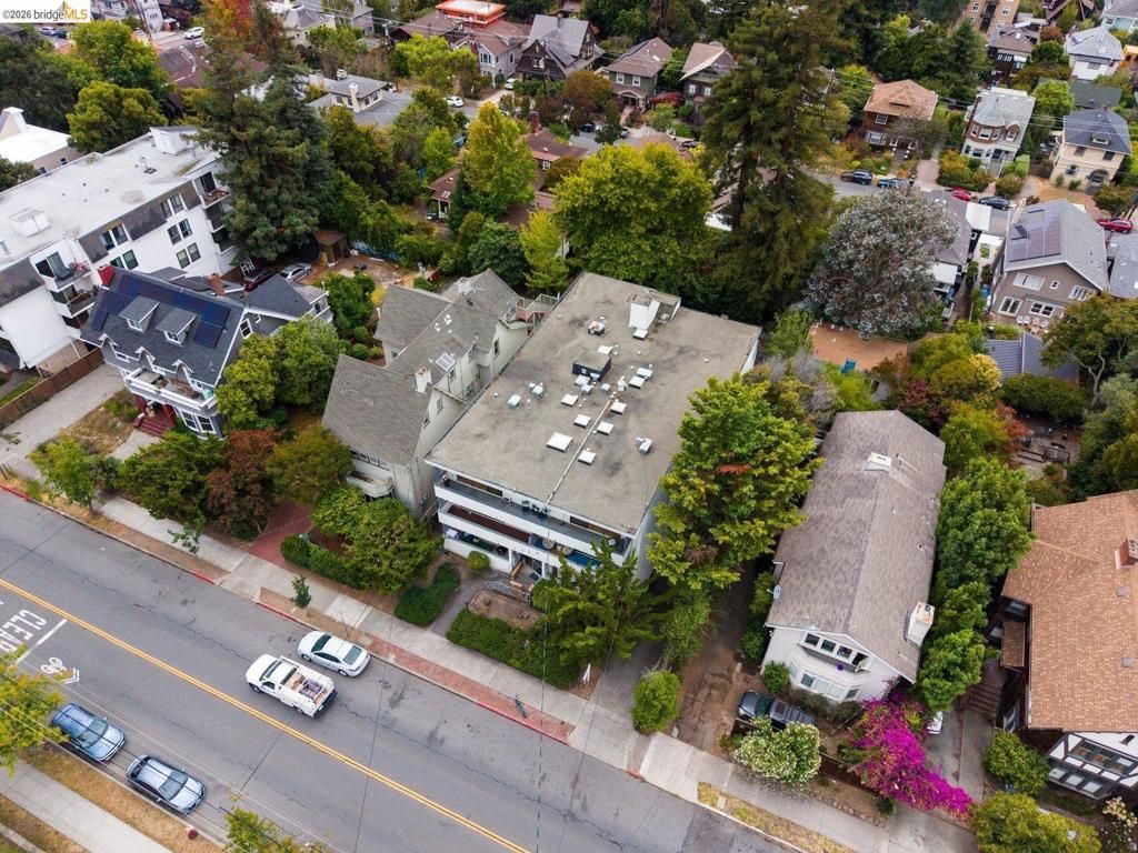 Image 35 of property listing at 2614 Warring St 9, Berkeley, CA 94704