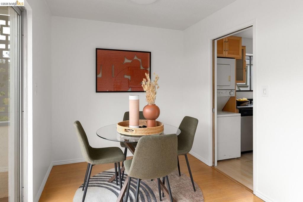 Image 6 of property listing at 2614 Warring St 9, Berkeley, CA 94704