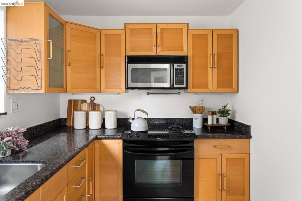 Image 8 of property listing at 2614 Warring St 9, Berkeley, CA 94704