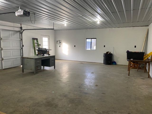 345 PAULINE DR, Adamsville, TN 38310