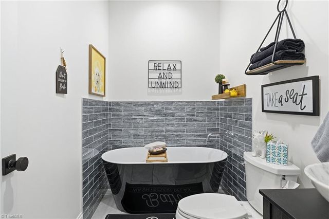 3827 Edgewater Street, High Point, NC 27265