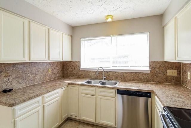 7342 Sonnet Glen Lane, Houston, TX 77095