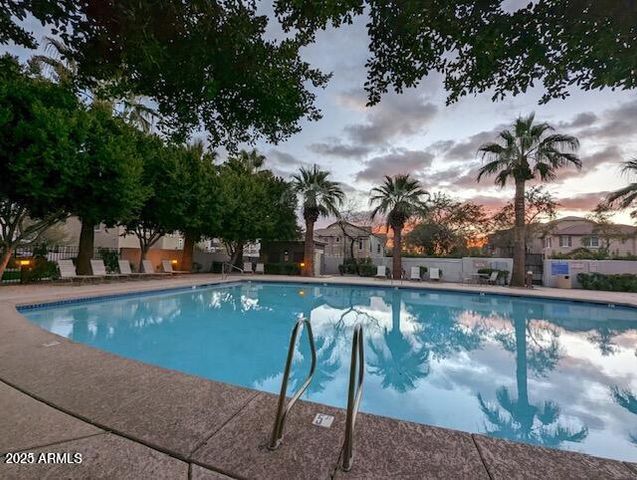 2233 E PECAN Road, Phoenix, AZ 85040