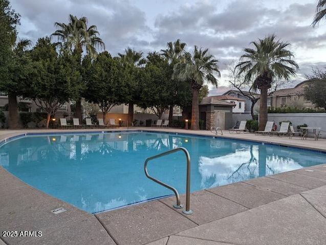 2233 E PECAN Road, Phoenix, AZ 85040