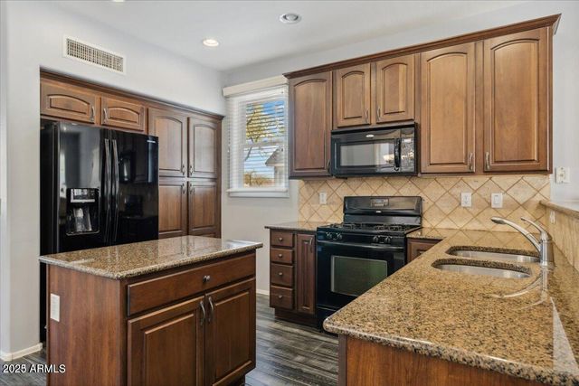 2233 E PECAN Road, Phoenix, AZ 85040