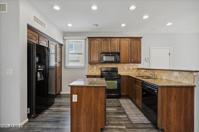 2233 E PECAN Road, Phoenix, AZ 85040