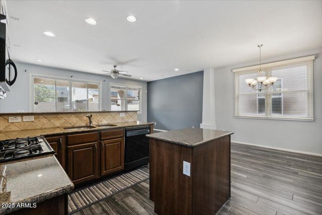 2233 E PECAN Road, Phoenix, AZ 85040