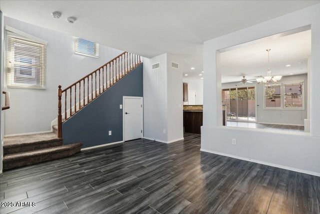 2233 E PECAN Road, Phoenix, AZ 85040