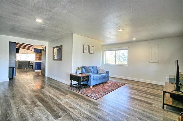 401 Tumbleweed Drive, Jacksonville, OR 97530