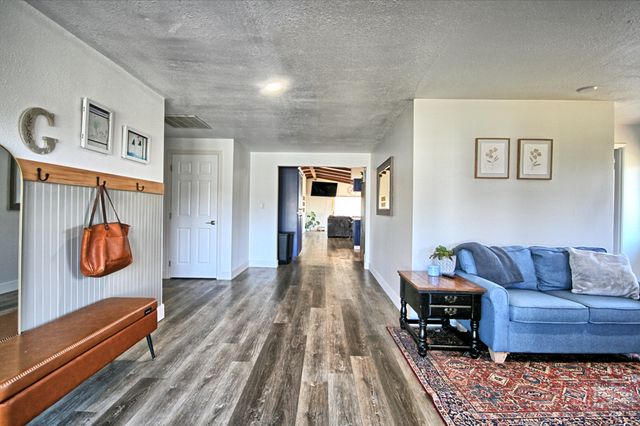 401 Tumbleweed Drive, Jacksonville, OR 97530