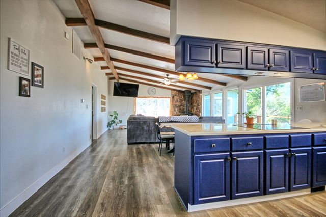 401 Tumbleweed Drive, Jacksonville, OR 97530