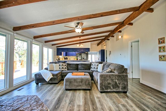 401 Tumbleweed Drive, Jacksonville, OR 97530