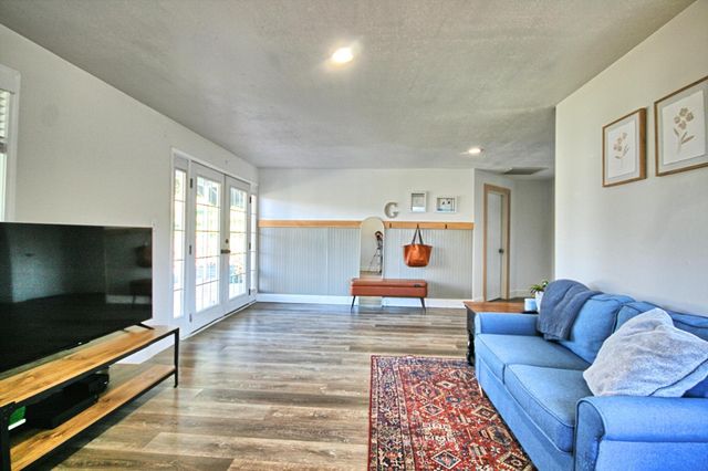 401 Tumbleweed Drive, Jacksonville, OR 97530