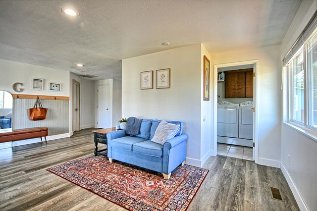 401 Tumbleweed Drive, Jacksonville, OR 97530