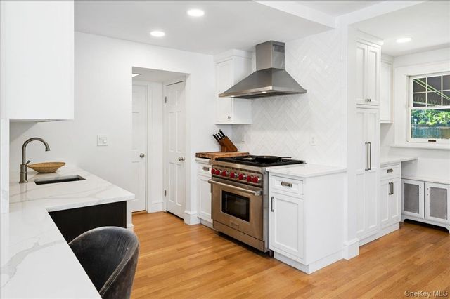 1355 Roosevelt Avenue, Pelham, NY 10803
