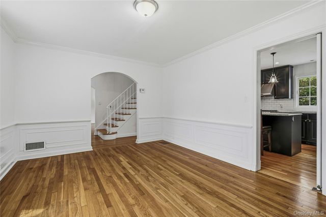 35 Sherry Hill Lane, Manhasset, NY 11030