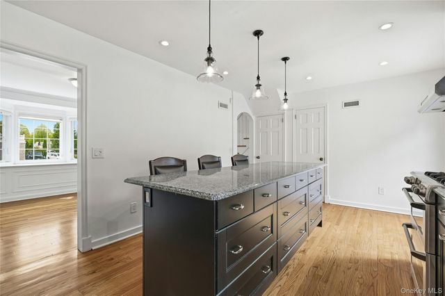 35 Sherry Hill Lane, Manhasset, NY 11030