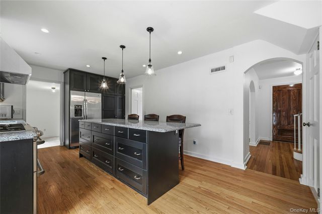 35 Sherry Hill Lane, Manhasset, NY 11030