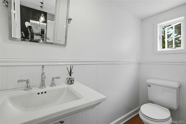 35 Sherry Hill Lane, Manhasset, NY 11030