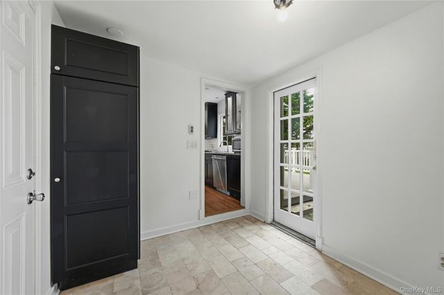 35 Sherry Hill Lane, Manhasset, NY 11030