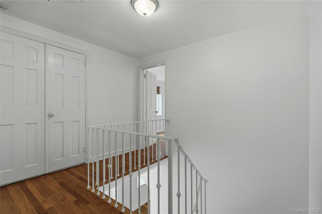 35 Sherry Hill Lane, Manhasset, NY 11030