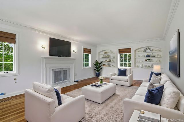 35 Sherry Hill Lane, Manhasset, NY 11030