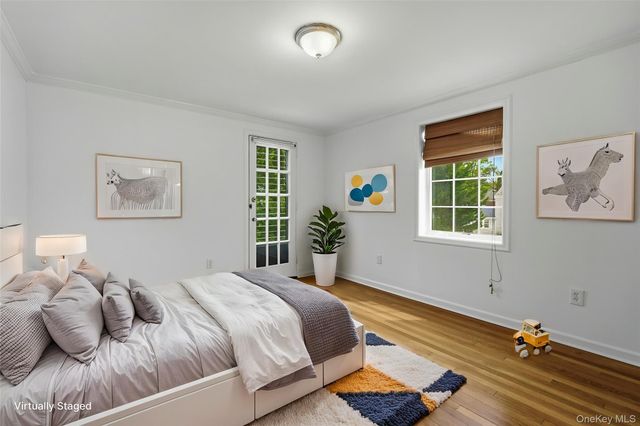 35 Sherry Hill Lane, Manhasset, NY 11030