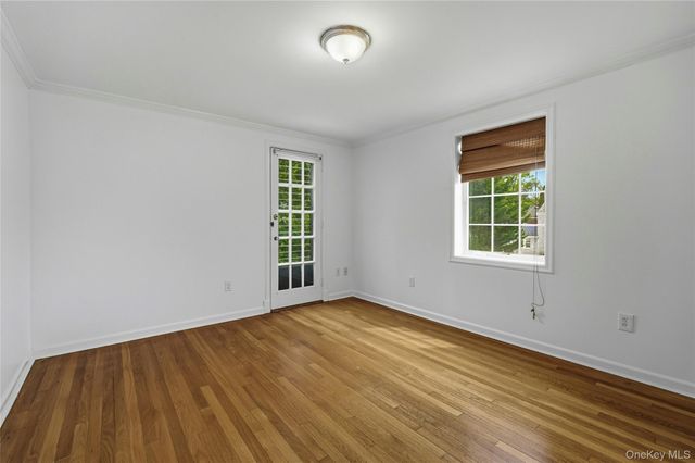 35 Sherry Hill Lane, Manhasset, NY 11030