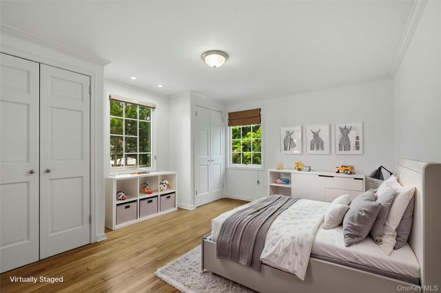 35 Sherry Hill Lane, Manhasset, NY 11030