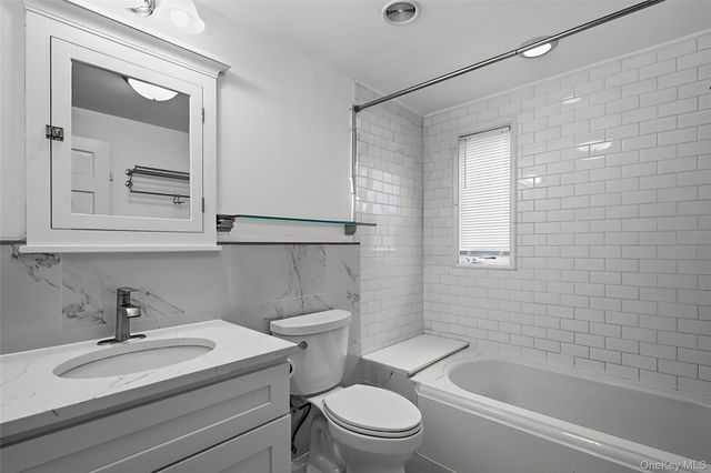 35 Sherry Hill Lane, Manhasset, NY 11030