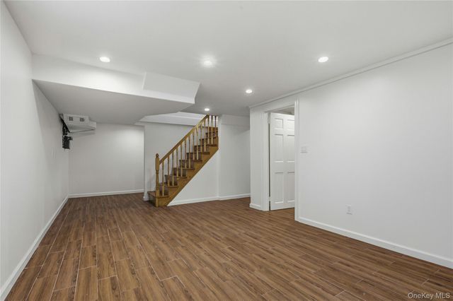 35 Sherry Hill Lane, Manhasset, NY 11030