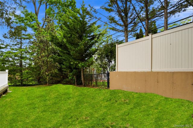 35 Sherry Hill Lane, Manhasset, NY 11030