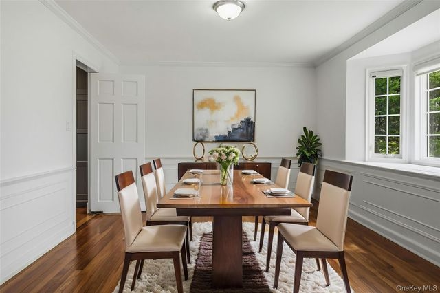 35 Sherry Hill Lane, Manhasset, NY 11030