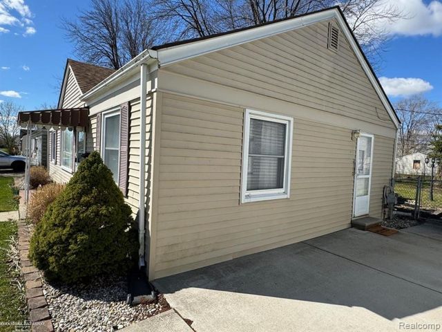 26285 Normandy Street, Roseville, MI 48066