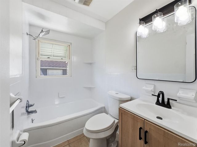 18410 Tranquil Street, Roseville, MI 48066
