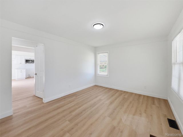 18410 Tranquil Street, Roseville, MI 48066