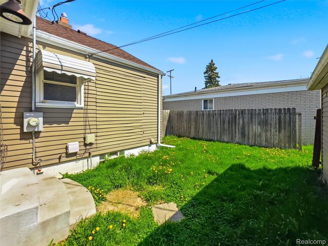 18410 Tranquil Street, Roseville, MI 48066