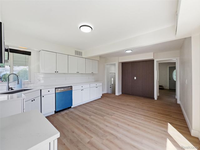 18410 Tranquil Street, Roseville, MI 48066
