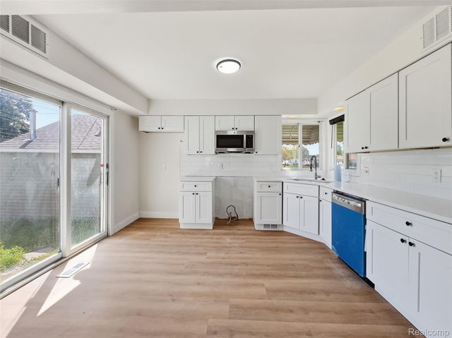 18410 Tranquil Street, Roseville, MI 48066