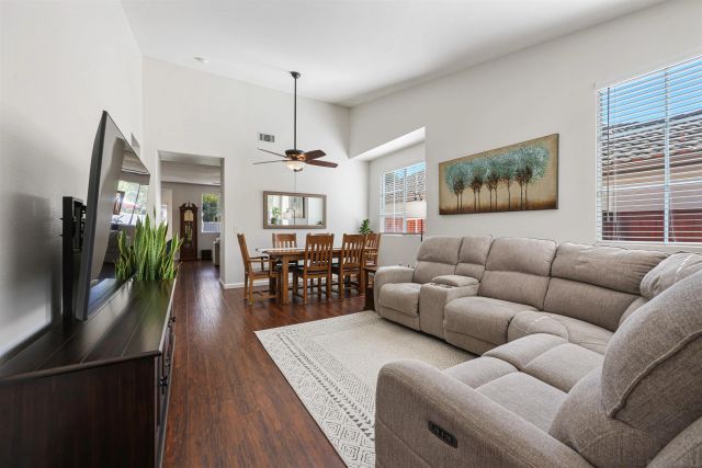 924 Glendora Dr, Oceanside, CA 92057